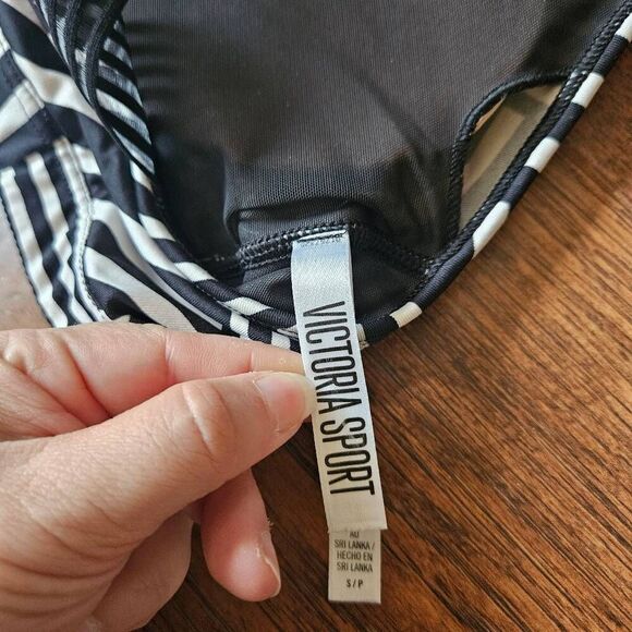 Victoria Sport Striped Mesh Sports Bra - Picture 6 of 9